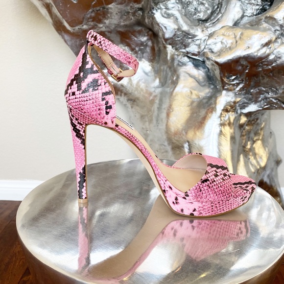 Steve Madden Shoes - Steven Madden Pink Snake Print Heel